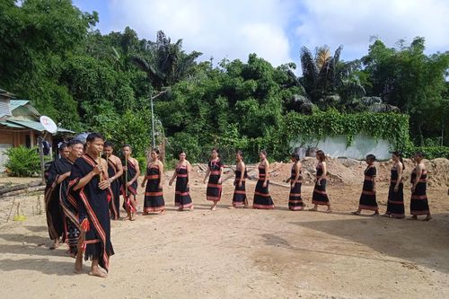 Chàng trai say mê văn hóa của người Tà Riềng