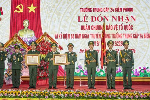 Trường Trung cấp 24 Biên phòng đón nhận Huân chương Bảo vệ Tổ quốc và kỷ niệm 65 năm Ngày truyền thống