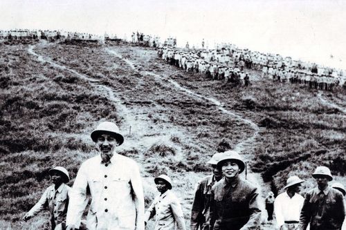 300 hình ảnh, tài liệu, hiện vật tại triển lãm 'Quân đội anh hùng của một dân tộc anh hùng'