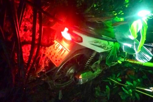 Hai thiếu niên say rượu tông vào cột điện bên đường, 1 người tử vong