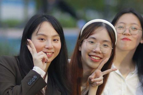 Học sinh trường chuyên của Việt Nam có được 'ưu ái' khi du học Singapore?