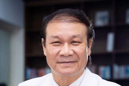 Đại tá, NSND Nguyễn Hải ngồi 'ghế nóng'