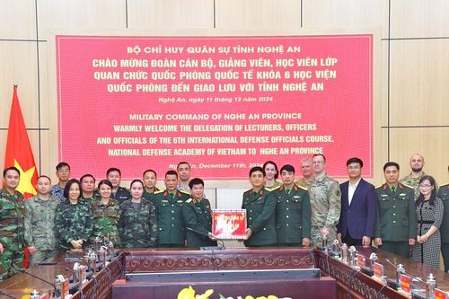 Đoàn công tác Học viện Quốc phòng học tập, nghiên cứu thực tế tại Nghệ An