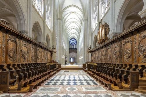 Kho báu được tìm thấy dưới nền Nhà thờ Đức Bà Paris sau vụ hỏa hoạn chấn động