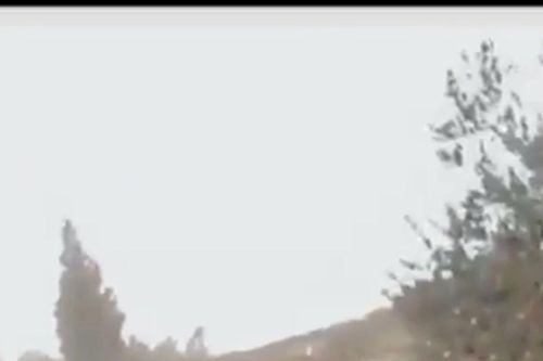 Hình ảnh lính phe đối lập Syria xả súng bừa bãi lên dân thường tại làng Latakia