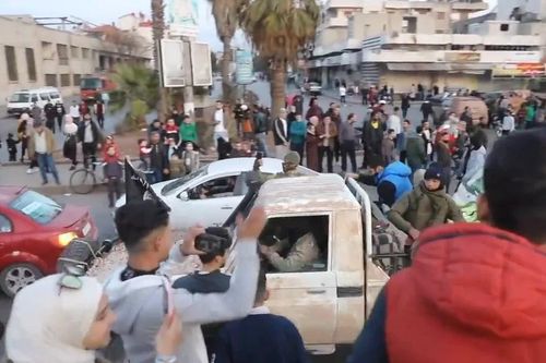 Cờ của IS xuất hiện tại Homs sau khi chế độ của ông Assad sụp đổ