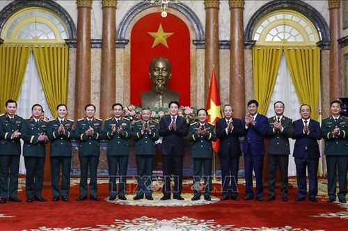 Chủ tịch nước trao quyết định thăng quân hàm Thượng tướng cho đồng chí Lê Quang Minh