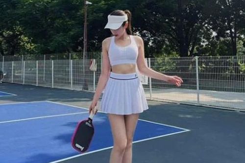Sao Việt và loạt gái xinh đồng loạt mê chơi Pickleball, nhưng trang phục có quá ngắn?