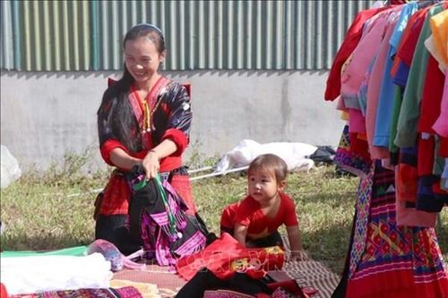 Độc đáo chợ phiên vùng cao, biên giới Phìn Hồ