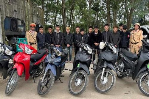 Đi đón bạn ra tù, 12 thanh niên gây náo loạn trên đường