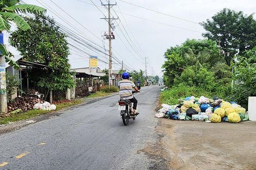 Chợ Mới khẩn trương xử lý, thu gom rác thải