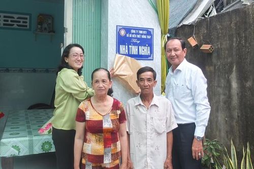 Bàn giao 102 căn nhà tình nghĩa cho gia đình chính sách