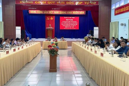 Phú Thiện: Cán bộ chủ chốt góp ý Dự thảo lần thứ nhất Báo cáo chính trị trình Đại hội Đảng bộ huyện