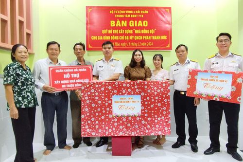 Trung tâm Bảo đảm Kỹ thuật 719 trao quỹ hỗ trợ xây dựng 'Nhà đồng đội'