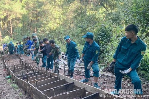 Cao Lâu xây dựng lực lượng dân quân 'vững mạnh, rộng khắp'