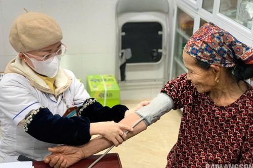 Tràng Định: Khám bệnh, cấp phát thuốc miễn phí cho người cao tuổi