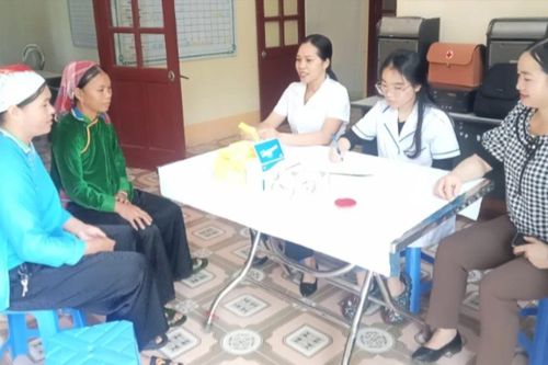 Chăm sóc sức khỏe phụ nữ, trẻ em vùng cao Mường Khương