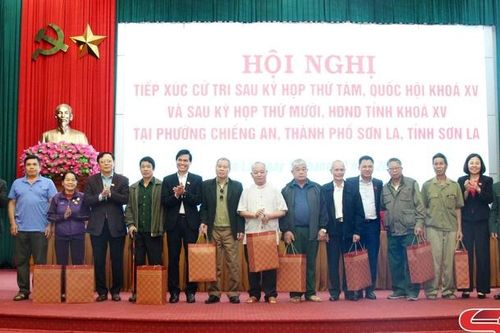 Tiếp xúc cử tri sau Kỳ họp thứ tám, Quốc hội khóa XV và sau Kỳ họp thứ mười HĐND tỉnh khóa XV tại thành phố Sơn La