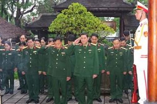 Dâng hoa tưởng nhớ Đại tướng Nguyễn Chí Thanh và Đại tướng Lê Đức Anh
