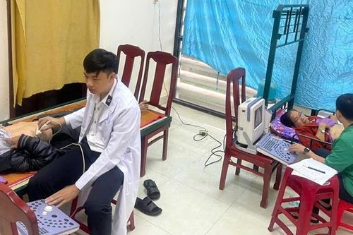 Gần 300 người dân Quảng Điền và Phong Điền được khám sức khỏe miễn phí