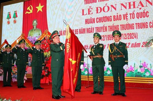 Trường Trung cấp 24 Biên phòng long trọng tổ chức Lễ đón nhận Huân chương Bảo vệ Tổ quốc