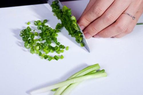 Hôn mê vì hít phải hơi củ hành