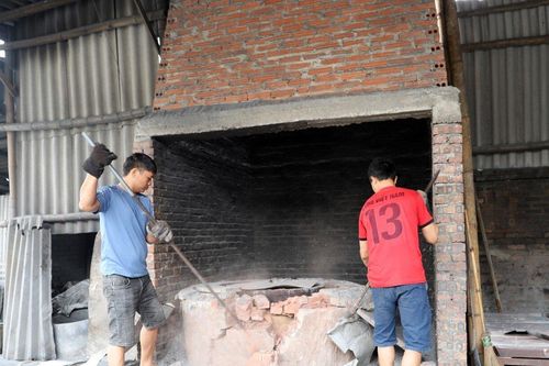 Bắc Ninh: 100% hộ dân làng nghề Mẫn Xá phá dỡ lò tái chế nhôm