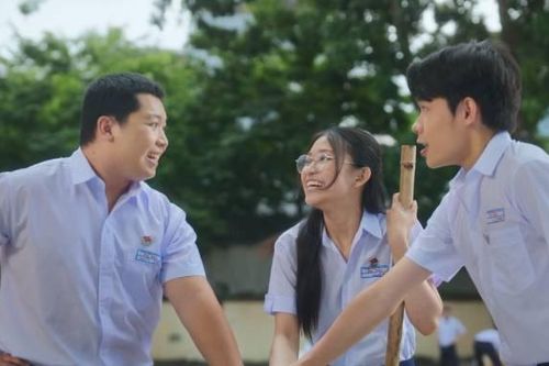 Tiểu Long tuyên bố không làm bạn bè với Quý 'ròm' trong trailer của 'Kính vạn hoa'