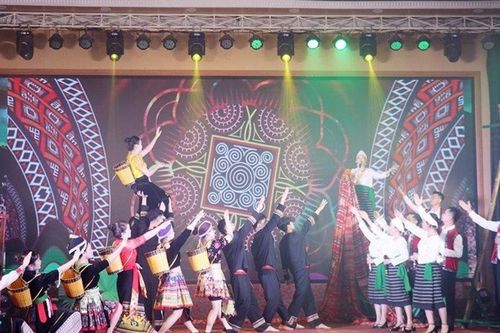Hàng trăm nghệ nhân tham gia Liên hoan nghệ thuật trình diễn dân gian