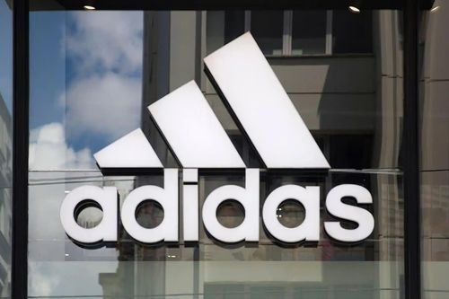 adidas bị điều tra