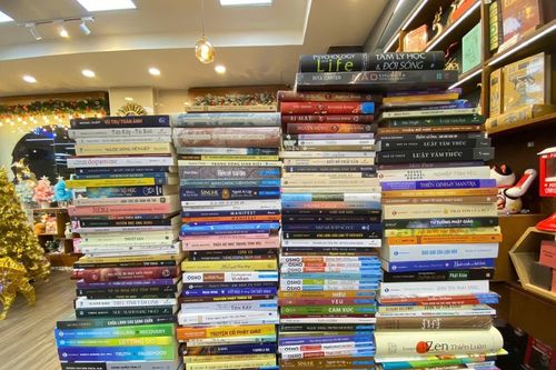 Khách hàng mua 27 triệu tiền sách, hóa đơn dài 1,9 m