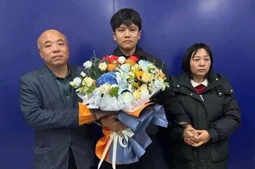 'Phú nhị đại' Trung Quốc từ chối 3 căn nhà, xe hơi từ bố ruột