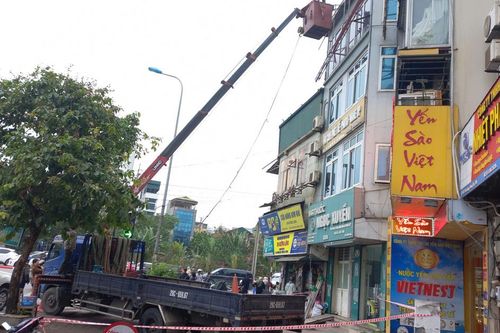 Quận Đống Đa xử lý biển quảng cáo quá khổ tại nhiều tuyến phố
