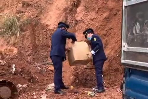 Lạng Sơn: tiêu hủy hơn 1 tấn thực phẩm nhập lậu là tang vật vi phạm