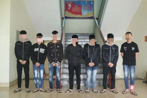 Khởi tố 10 thanh thiếu niên mang theo nhiều hung khí hỗn chiến trong đêm
