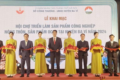 Thu hút 120 gian hàng của các doanh nghiệp, cơ sở sản xuất