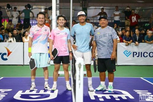 'Thần đồng pickleball' Quang Dương đấu giá hai cây vợt hỗ trợ nạn nhân chất độc da cam