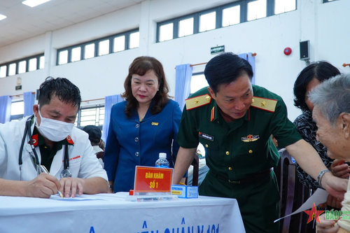 Quân khu 9: Khám bệnh, cấp phát thuốc miễn phí cho người dân Cần Thơ