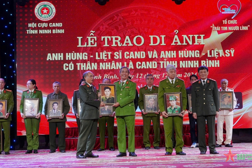 Trao 80 di ảnh phục dựng chân dung Anh hùng liệt sĩ tại tỉnh Ninh Bình