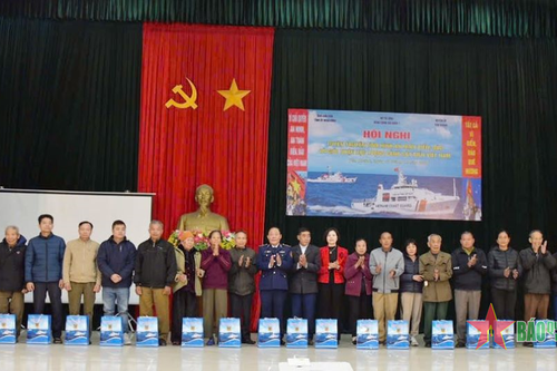 Ấm áp chương trình 'Cảnh sát biển đồng hành với ngư dân' trên quê hương Ninh Bình