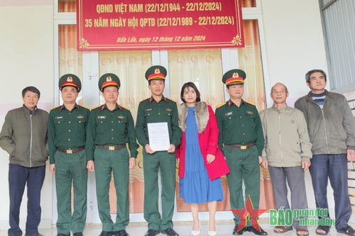 Lữ đoàn Đặc công bộ 198 (Binh chủng Đặc công) bàn giao Nhà đồng đội tặng quân nhân