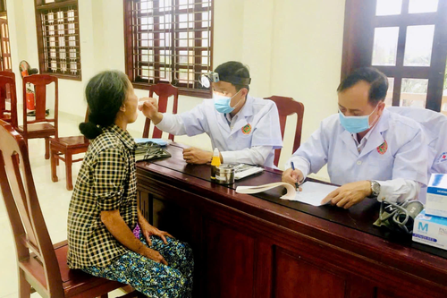 Vùng 3 Hải quân thực hiện chương trình quân dân y tại Thừa Thiên Huế