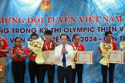Nam sinh Hà Nội chia sẻ tình yêu với Vật lý thiên văn