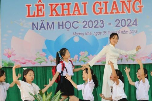 Người 'thắp lửa' tri thức nơi biên cương Tây Bắc