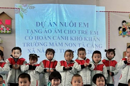 Mang hơi ấm đến với học sinh có hoàn cảnh khó khăn tại Điện Biên