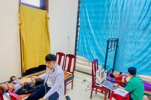 Vùng 3 Hải quân khám, cấp phát thuốc miễn phí cho nhân dân
