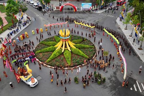 Đa sắc màu văn hóa tại Lễ hội đường phố Kon Tum