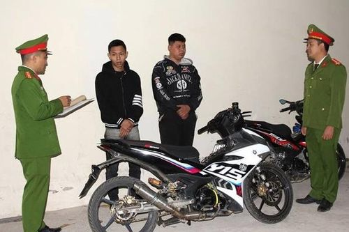 Tạm giữ hình sự hai thanh niên tông ngã Cảnh sát giao thông ở Hà Nam