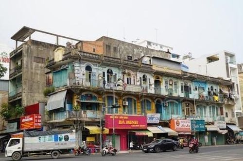 Phá dỡ khẩn cấp chung cư nằm ở trung tâm TPHCM