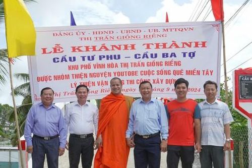 Anh Thiện làm việc thiện